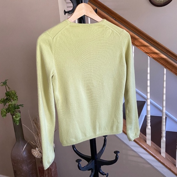 Ann Taylor 100% Cashmere V-neck Sweater Lime Green color Size Medium - Picture 4 of 13